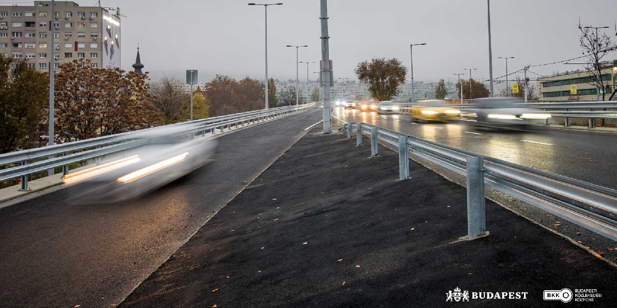 Szerdától ideiglenes buszsáv segíti a közösségi közlekedést az Árpád híd Pestről Budára vezető oldalán