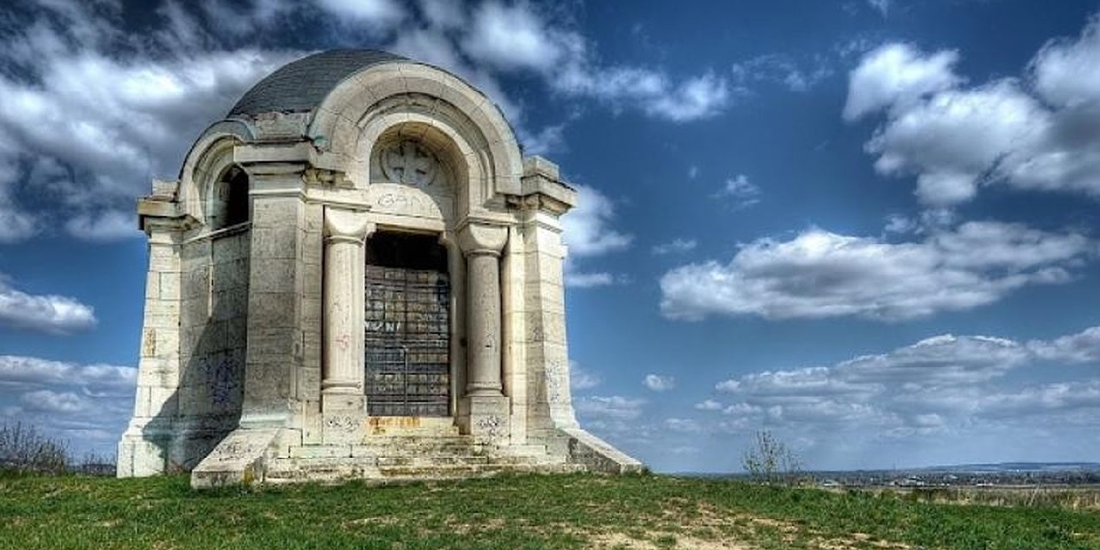 Ajánlattételi felhívás a Luppa-mauzóleum tetőrekonstrukciójára