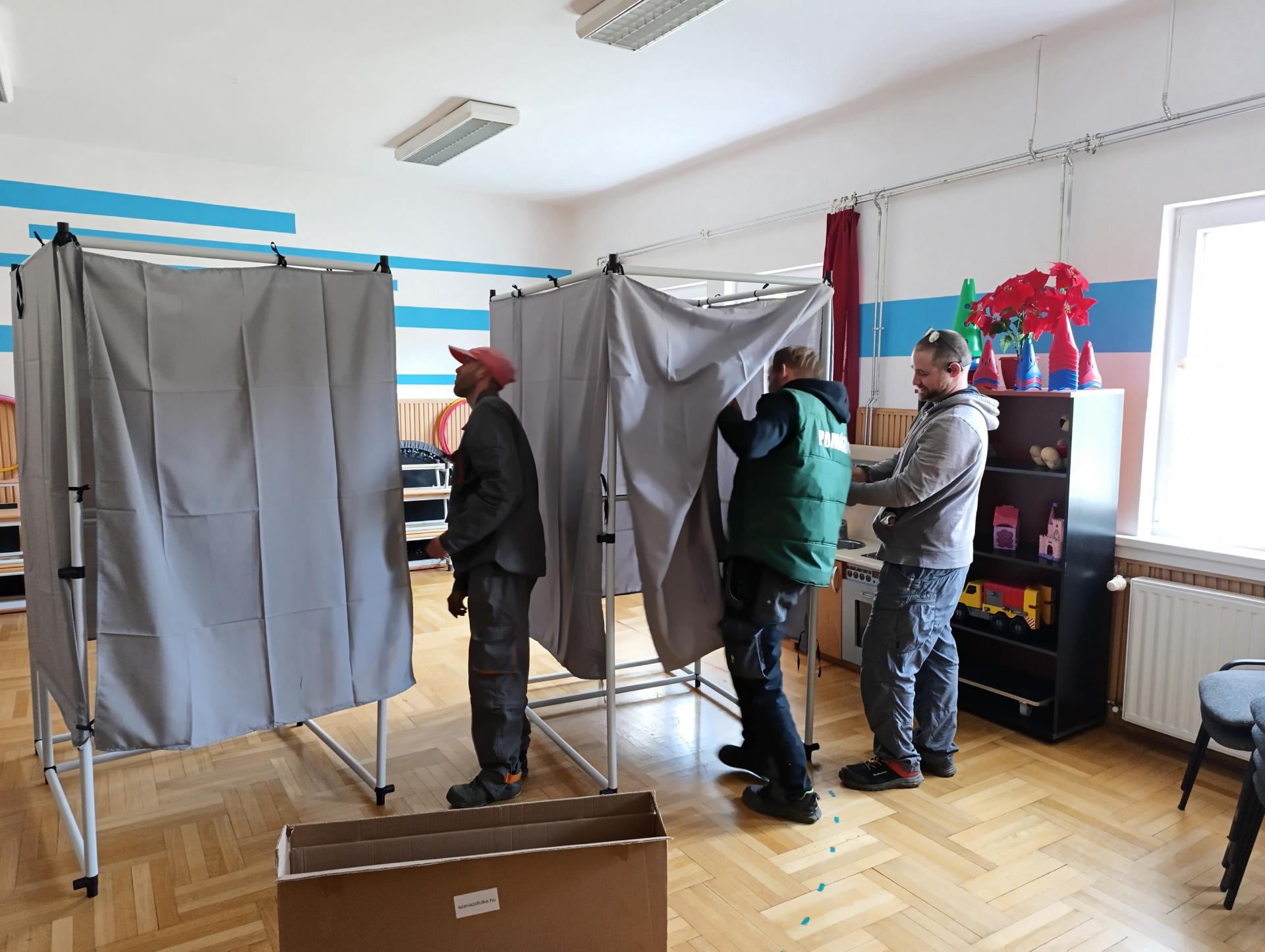 Szavazókörök berendezése